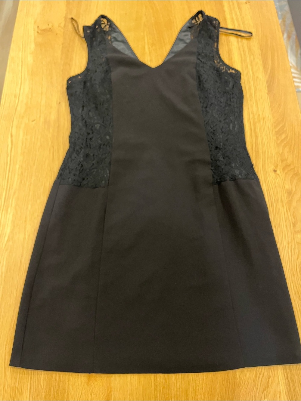 RW&CO. Black Lace-Panel V-Neck Dress